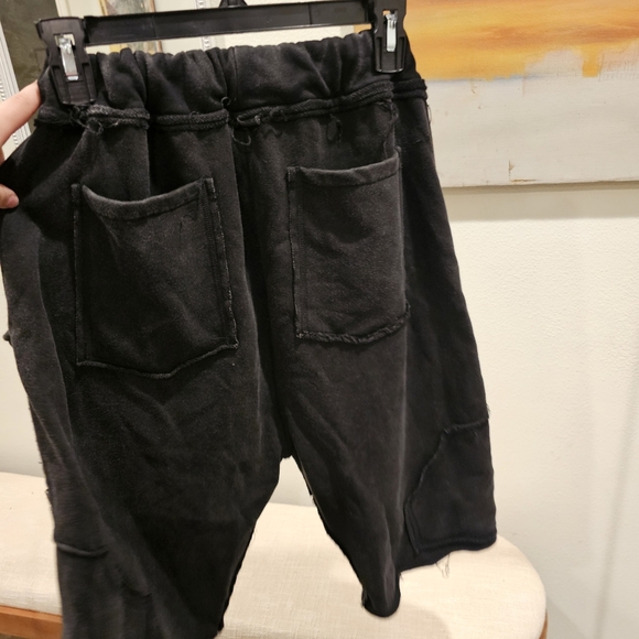 NWT 🏷 (unisex) Darker Waves distressed sweatshorts - Picture 3 of 5